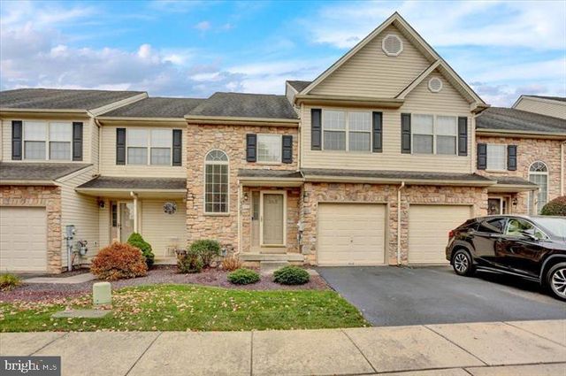 2305 CARRIAGE LN, Royersford, PA 19468