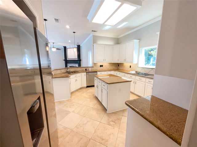 2400 Creekview Drive, Plano, TX 75093