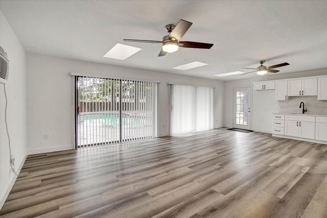 144 W Gold Creek Cir, Folsom, CA 95630