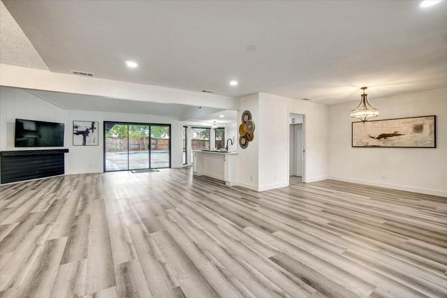 144 W Gold Creek Cir, Folsom, CA 95630