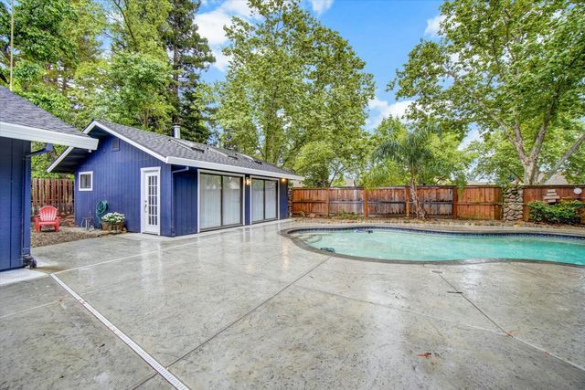 144 W Gold Creek Cir, Folsom, CA 95630