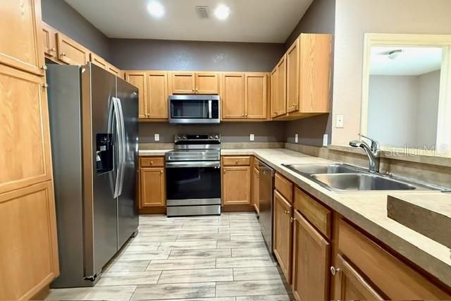 2604 GRAND CENTRAL PARKWAY 10, Orlando, FL 32839