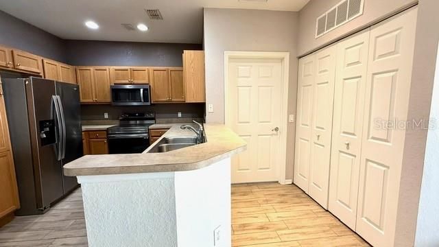 2604 GRAND CENTRAL PARKWAY 10, Orlando, FL 32839