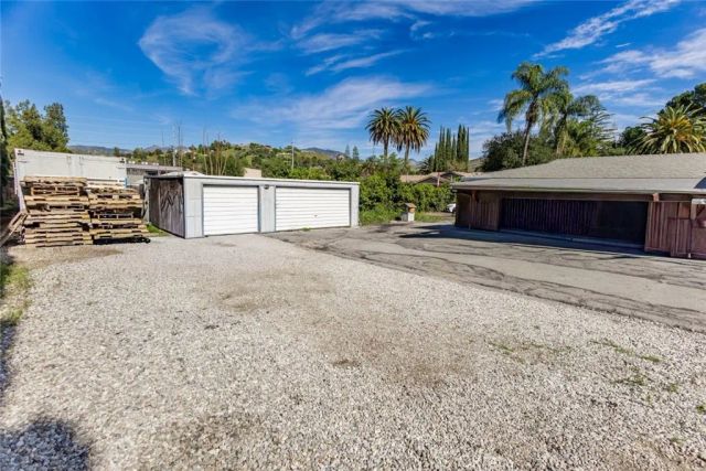 9711 Wheatland Avenue, Shadow Hills, CA 91040