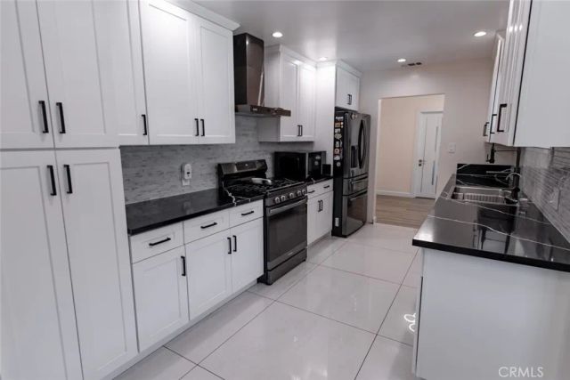 9711 Wheatland Avenue, Shadow Hills, CA 91040