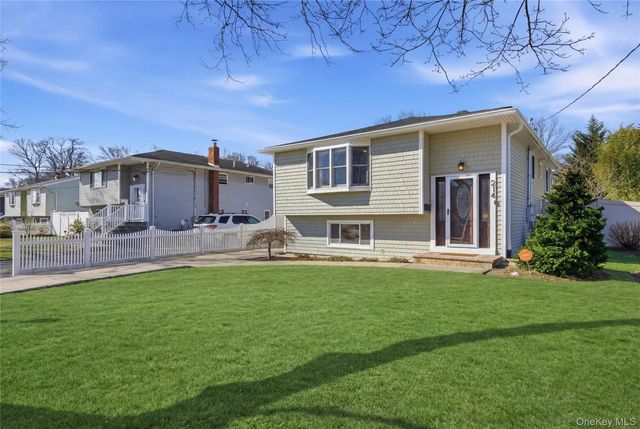 214 Ralph Avenue, Babylon, NY 11702