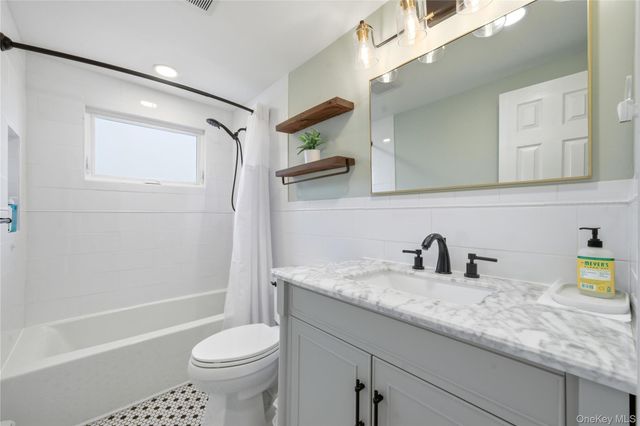 214 Ralph Avenue, Babylon, NY 11702