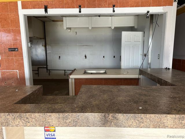 3095 S Dort Highway, Burton, MI 48529