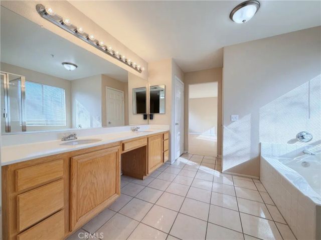 5793 Oakdale Ln, Fontana, CA 92336