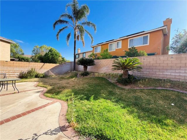 5793 Oakdale Ln, Fontana, CA 92336