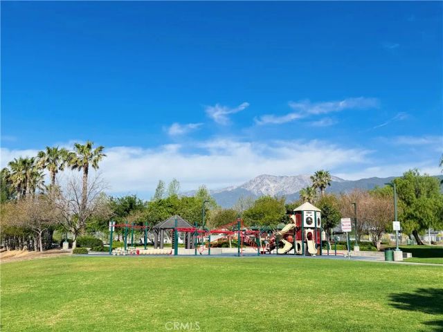 5793 Oakdale Ln, Fontana, CA 92336