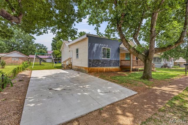 112 N White Oak Street, Desloge, MO 63601