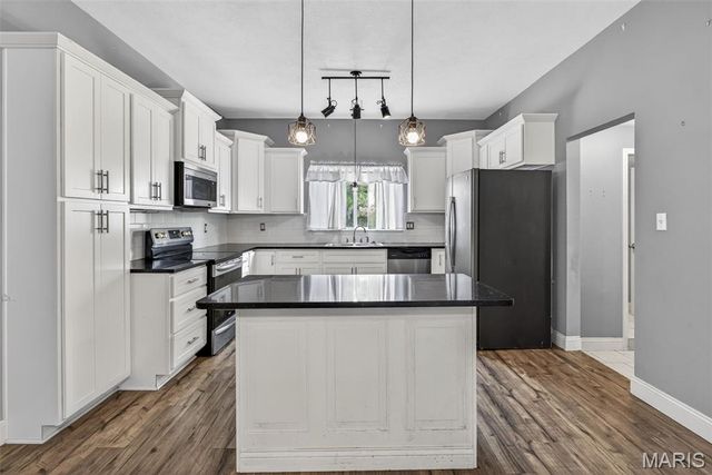 112 N White Oak Street, Desloge, MO 63601