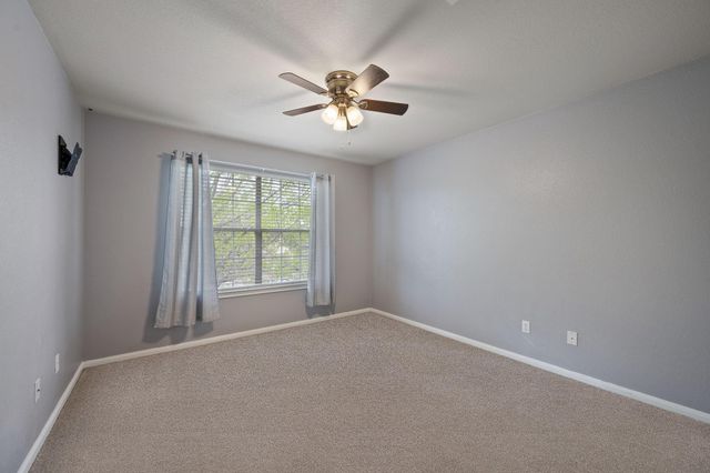 304 Gainer DR, Hutto, TX 78634