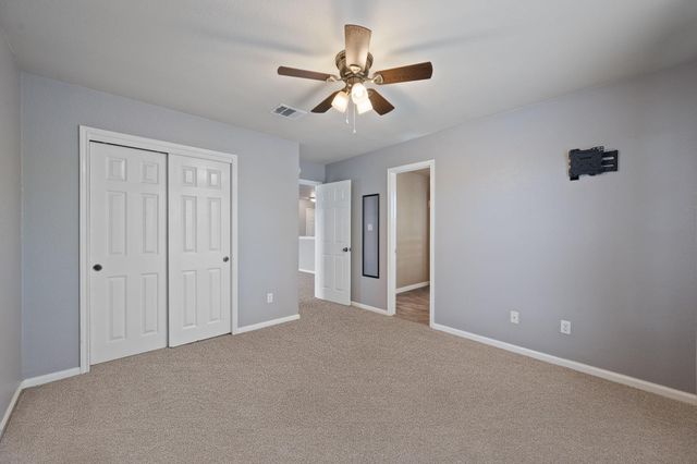 304 Gainer DR, Hutto, TX 78634