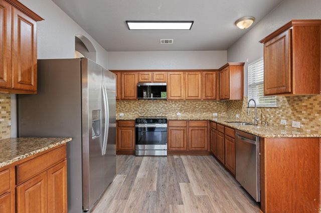 304 Gainer DR, Hutto, TX 78634