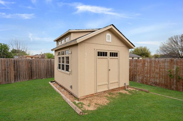 304 Gainer DR, Hutto, TX 78634