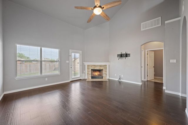 304 Gainer DR, Hutto, TX 78634