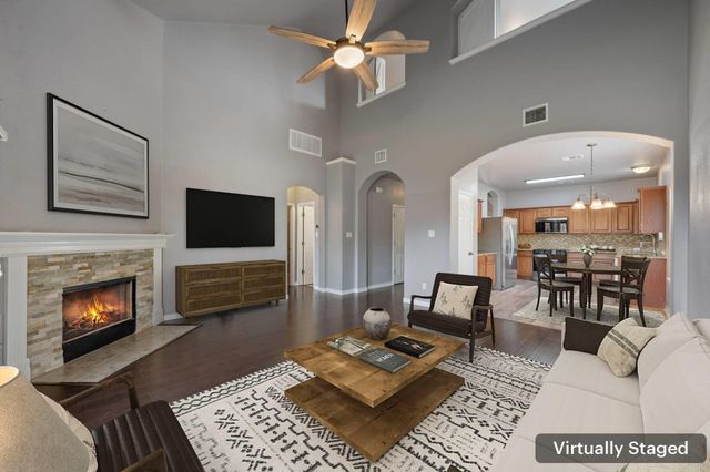 304 Gainer DR, Hutto, TX 78634