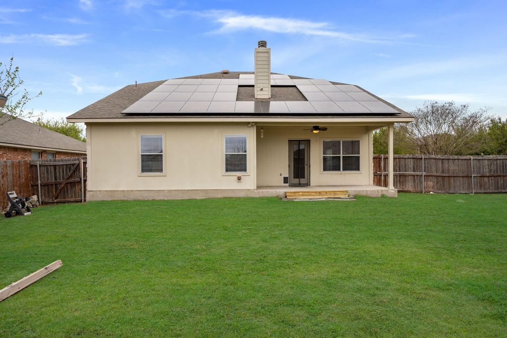 304 Gainer DR, Hutto, TX 78634