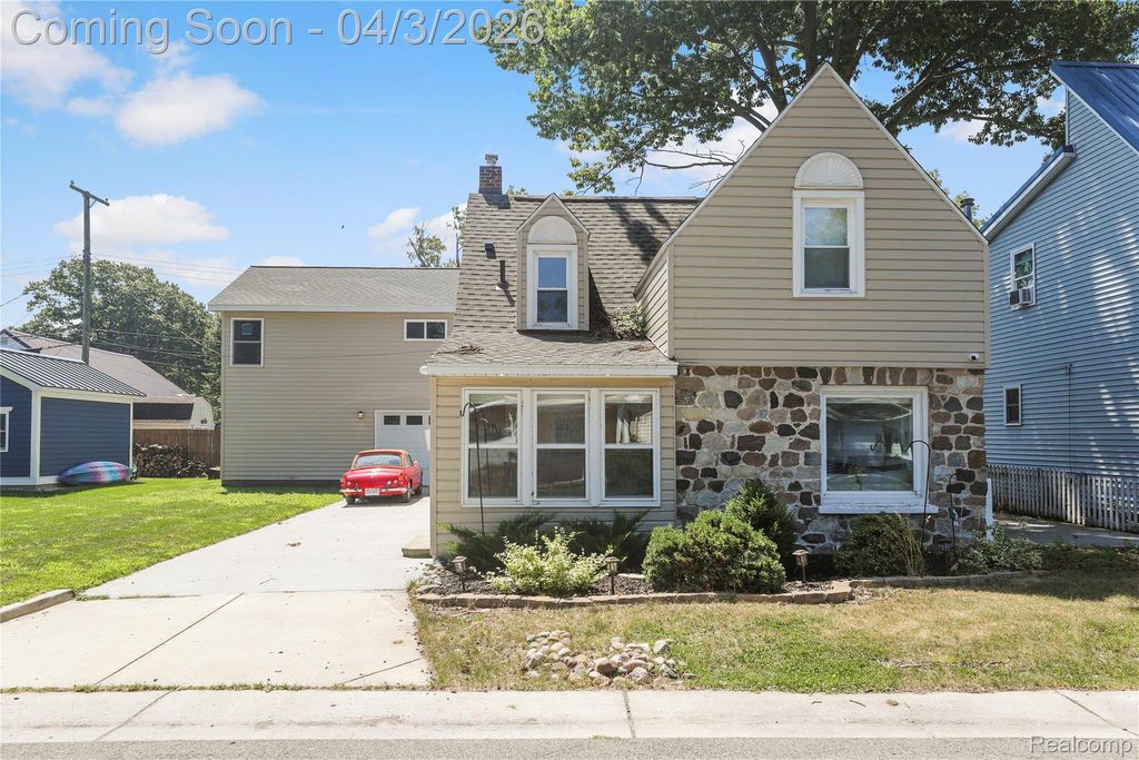 3051 Elmwood Drive, Fort Gratiot Charter Township, MI 48059