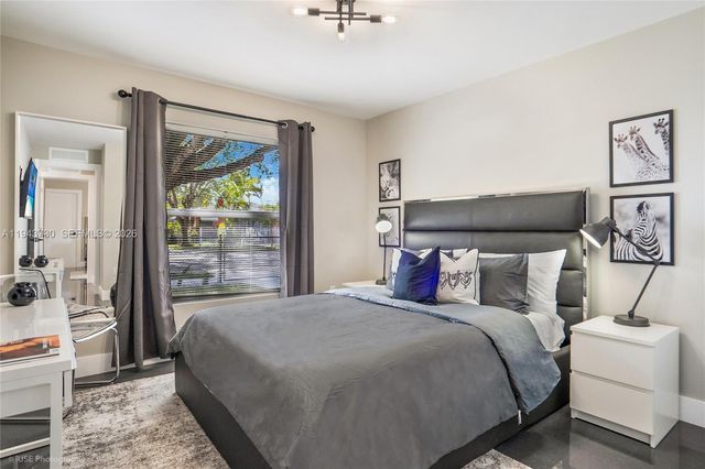 1035 NW 48th St -, Miami, FL 33127