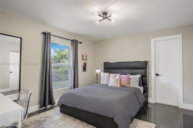 1035 NW 48th St -, Miami, FL 33127