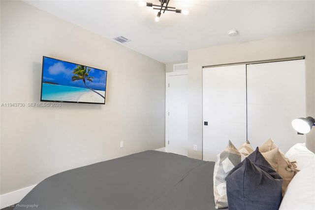 1035 NW 48th St -, Miami, FL 33127