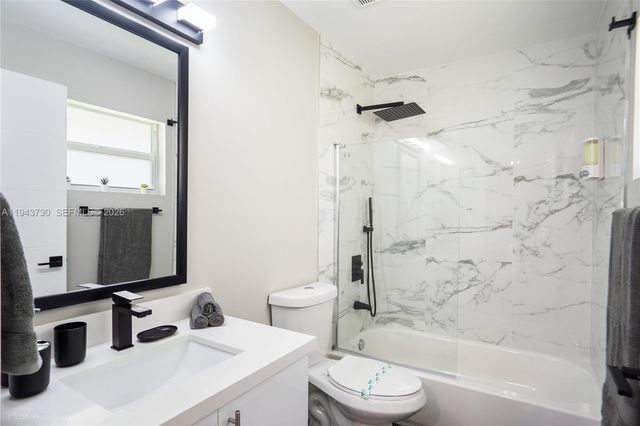 1035 NW 48th St -, Miami, FL 33127