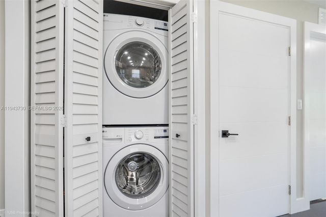 1035 NW 48th St -, Miami, FL 33127