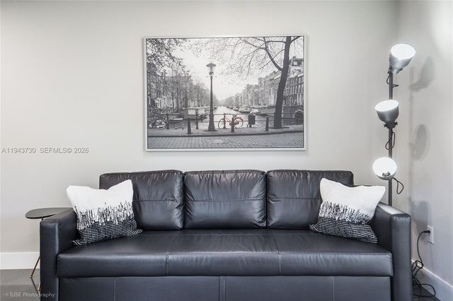 1035 NW 48th St -, Miami, FL 33127