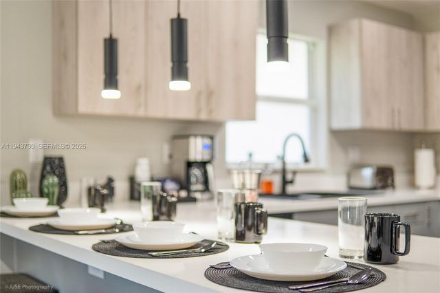 1035 NW 48th St -, Miami, FL 33127