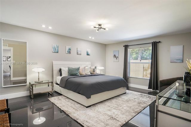 1035 NW 48th St -, Miami, FL 33127