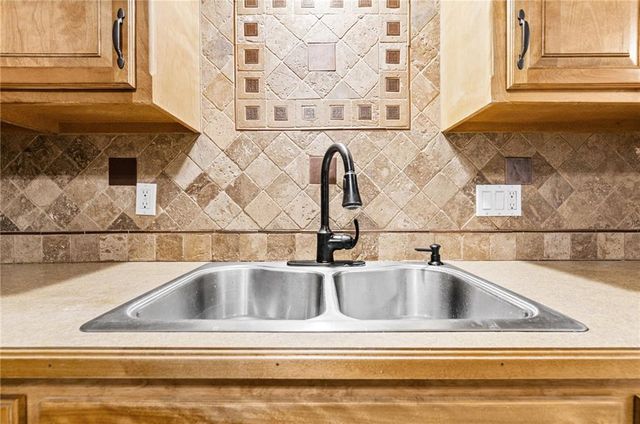 707 NE 115th Terrace, Kansas City, MO 64155