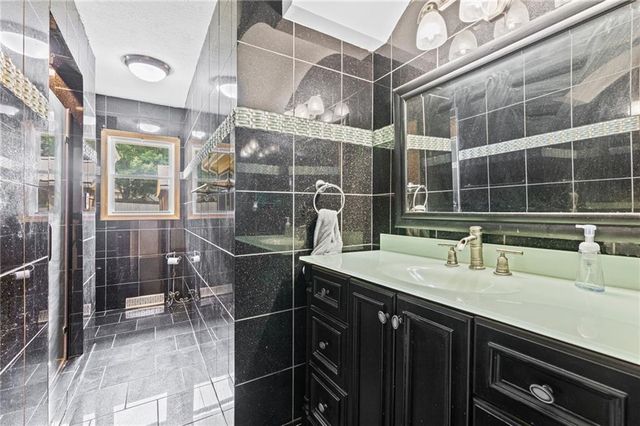 707 NE 115th Terrace, Kansas City, MO 64155
