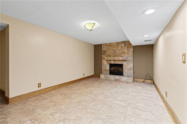 707 NE 115th Terrace, Kansas City, MO 64155