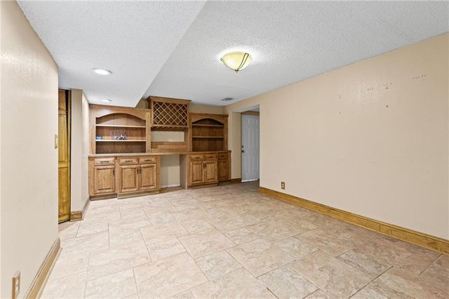 707 NE 115th Terrace, Kansas City, MO 64155