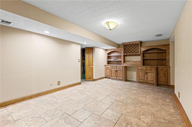 707 NE 115th Terrace, Kansas City, MO 64155