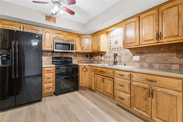 707 NE 115th Terrace, Kansas City, MO 64155