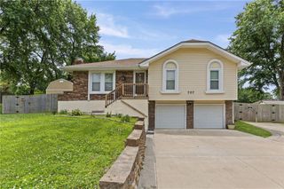 707 NE 115th Terrace, Kansas City, MO 64155