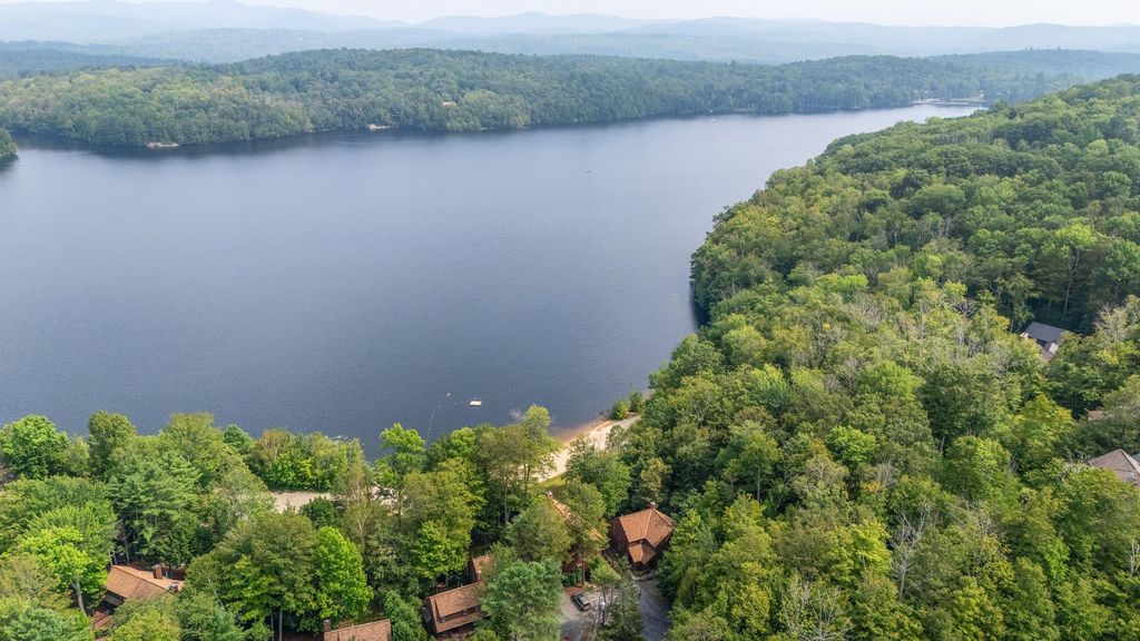 49 Old Beach Circle, Grantham, NH 03753