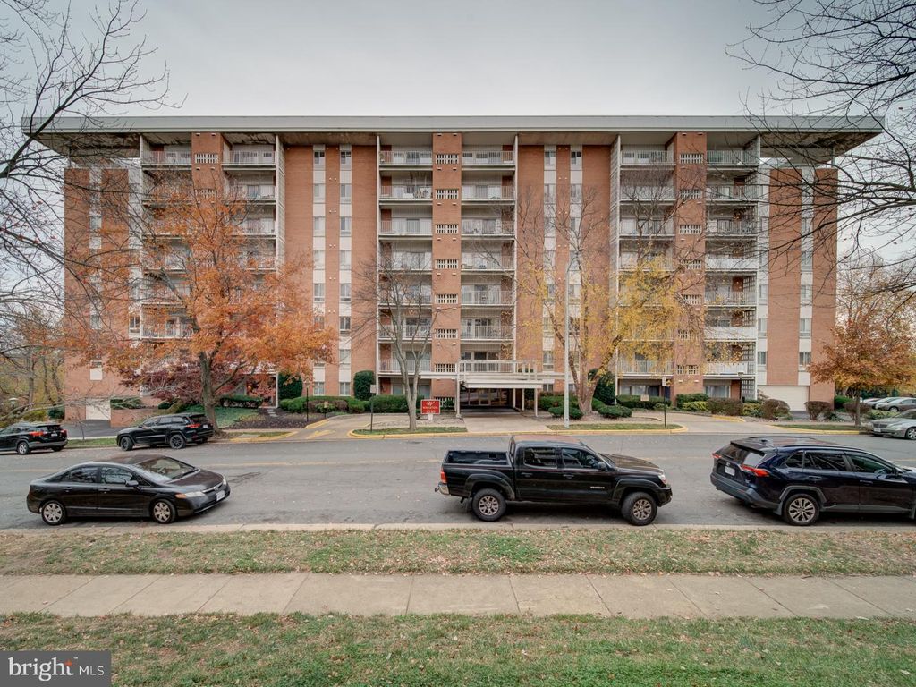 5250 VALLEY FORGE DR #315, Alexandria, VA 22304