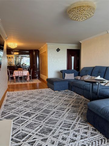 61-20 Grand Central Parkway C 905, Forest Hills, NY 11375