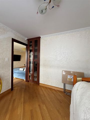 61-20 Grand Central Parkway C 905, Forest Hills, NY 11375