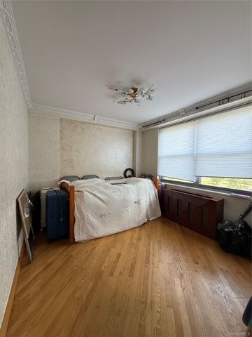61-20 Grand Central Parkway C 905, Forest Hills, NY 11375
