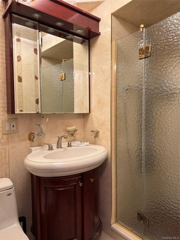 61-20 Grand Central Parkway C 905, Forest Hills, NY 11375