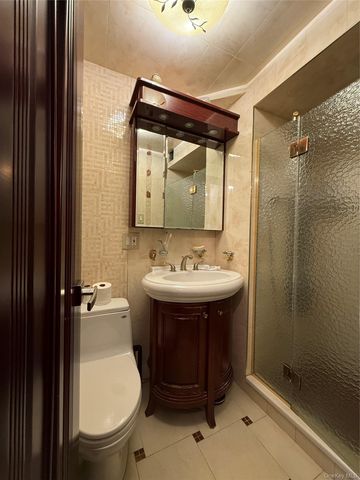 61-20 Grand Central Parkway C 905, Forest Hills, NY 11375