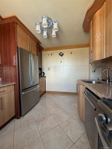 61-20 Grand Central Parkway C 905, Forest Hills, NY 11375