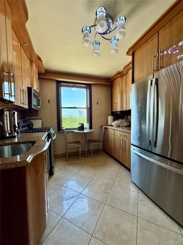 61-20 Grand Central Parkway C 905, Forest Hills, NY 11375