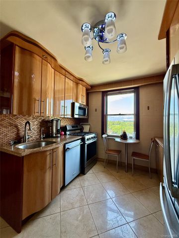 61-20 Grand Central Parkway C 905, Forest Hills, NY 11375